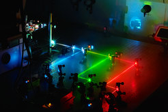 The novel high-resolution microscopy technique qPAINT allows the quantification of single molecules. For the detection of different molecules, laser beams in different wavelength are used.